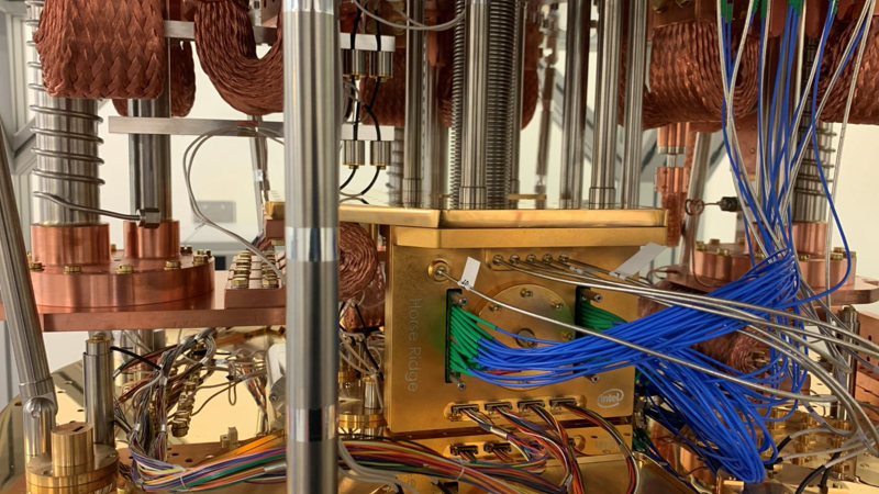 英特爾發(fā)布第二代Horse Ridge低溫量子控制芯片