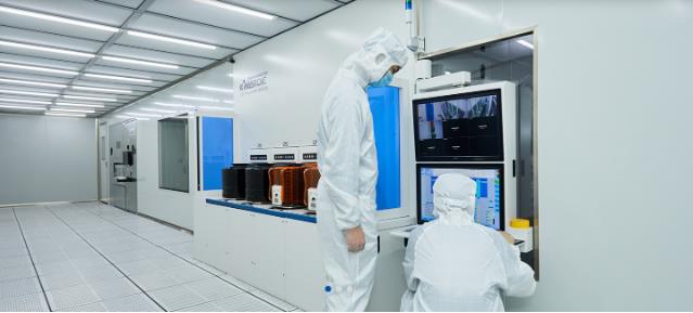 國產(chǎn)首臺(tái)！萬業(yè)企業(yè)：高能離子注入機(jī)通過客戶驗(yàn)證 芯片制造關(guān)鍵一環(huán)